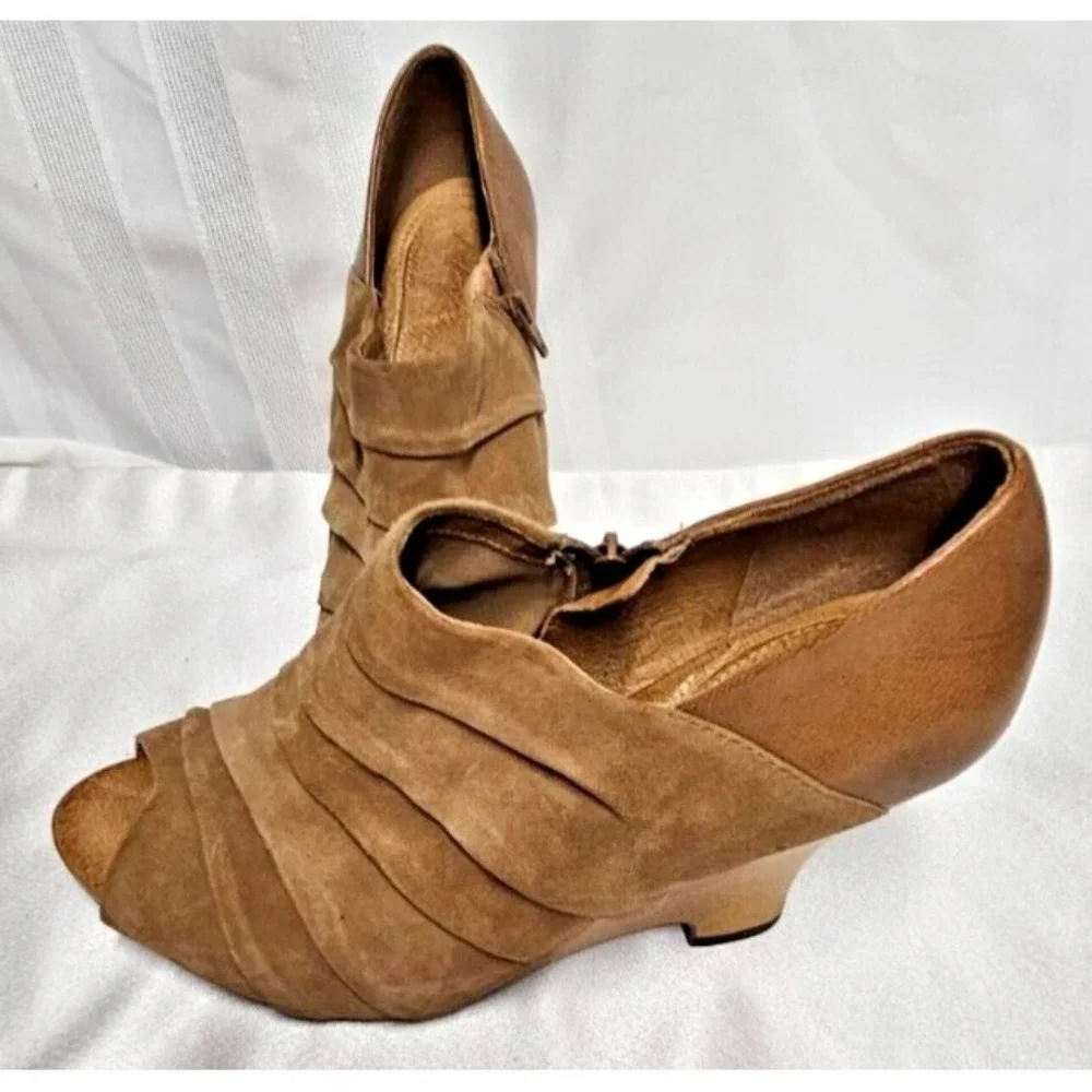 Naya GENESIS Suede Leather Peep Toe‎ Bootie Zip Up Bamboo Heels Size 9W